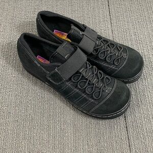 Hot Cakes Sneakers Womens 9 M Black Faux Suede Bungee Laces Strap Slip on